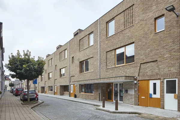 La brique de parement écologique Nature7 Brick B sublime le rayonnement urbain