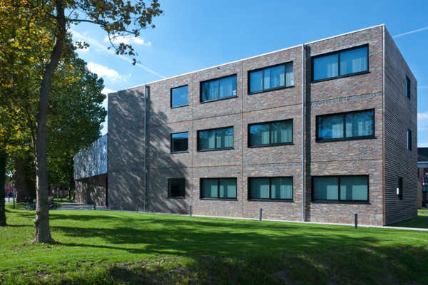 Cet immeuble de bureaux se distingue par son parement créatif