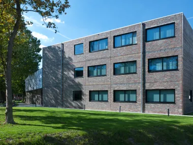 Cet immeuble de bureaux se distingue par son parement créatif