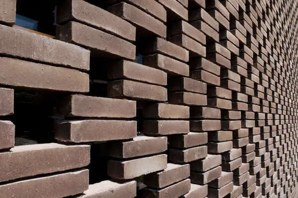 Septem 8025 : brique brune nuancée aux accents écologiques