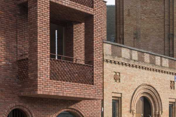 Une façade atypique inspirée de l’architecture néo-classique environnante