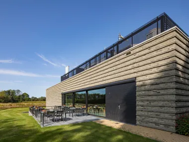 Crématorium d’Oldenzaal : un beau volume de briques dont émane une grande sérénité