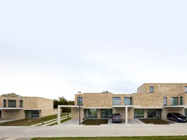 Le pari réussi de Dehullu Architecten : une brique rustique pour une architecture moderne