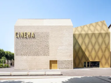 Nouveau cinéma à Cahors construit avec la linea 9001 