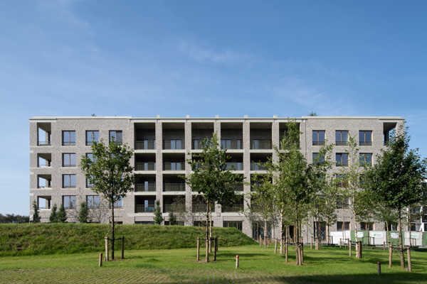 Blok 18 Nieuw Zuid, Anvers : Des briques Linea 7036 et 7035 avec joints beurrés contribuent à exprimer la massivité de ce bâtiment inhabituel