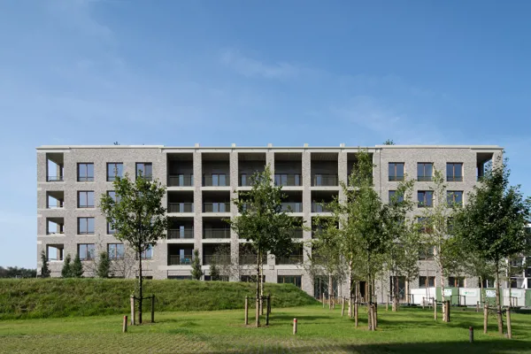 Blok 18 Nieuw Zuid, Anvers : Des briques Linea 7036 et 7035 avec joints beurrés contribuent à exprimer la massivité de ce bâtiment inhabituel