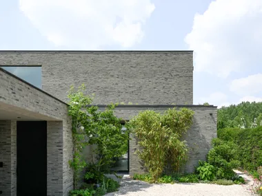 Symbiose de l'architecture et de la nature : une habitation comme paysage vivant