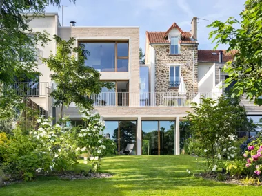 La coexistence de deux époques différentes grâce à une extension d’une maison historique