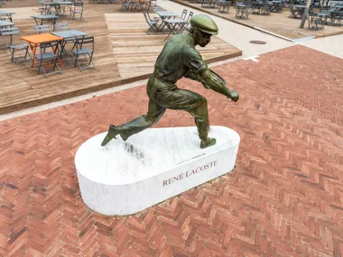 Une promenade sur l'emblématique marron acajou entre les quatre mousquetaires du tennis français.