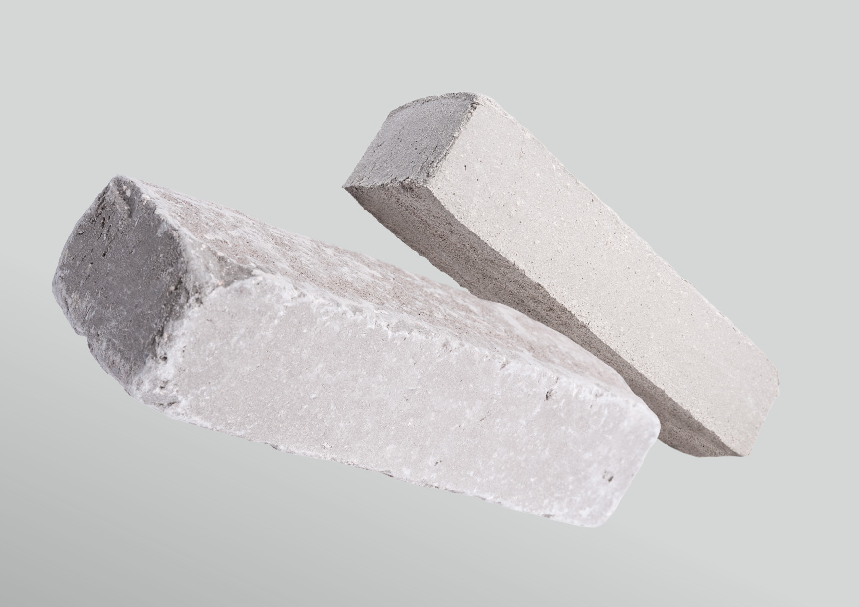 Deux nouveaux pavés en terre cuite dans une teinte gris unique